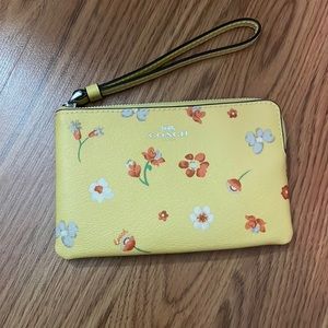 Coach Canvas Mystic Yellow Floral Print Corner Zip Wristlet